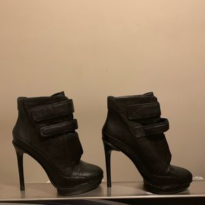 BCBG heeled leather boots